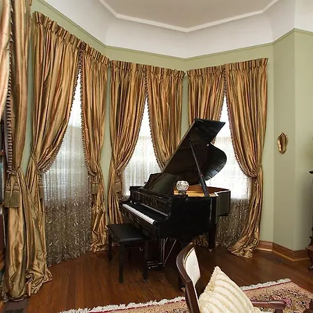 1896 O'Malley House-3